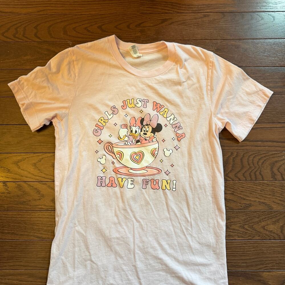 Women’s Minney Mouse & Daisy T Shirt Size Medium